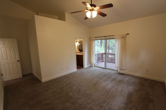 Building Photo - Stunning Boulder Pointe home with Huge Bon...