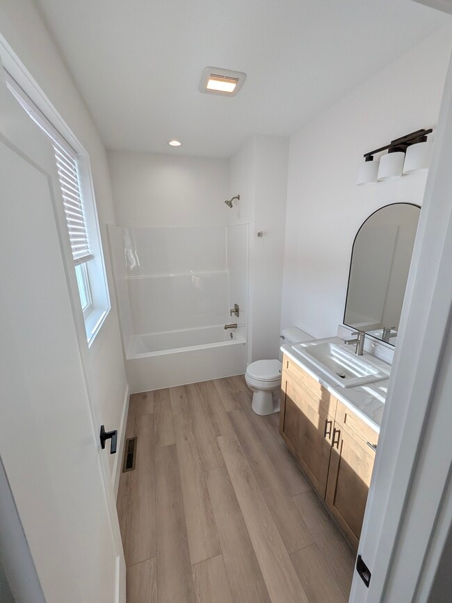 Building Photo - 162 Robin Rd