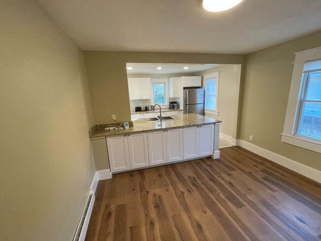 Building Photo - 2 bd, 1 ba house just east of downtown, co...