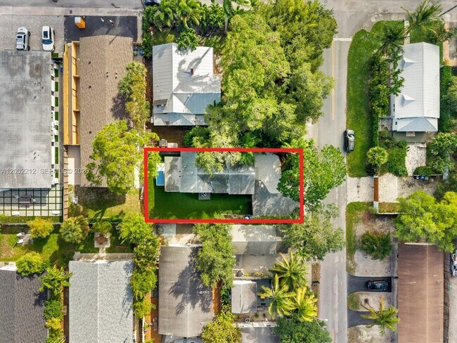 Building Photo - 230 SW 12th Ave