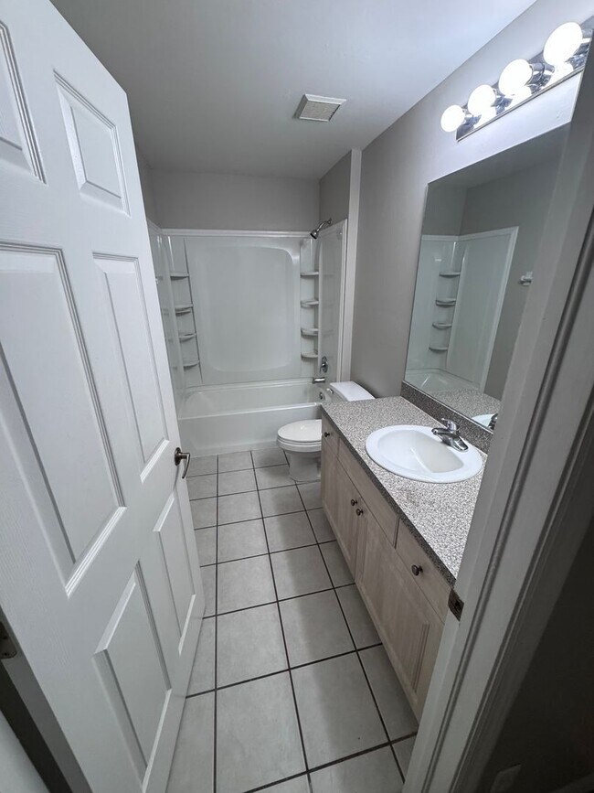 Building Photo - 343 Harold Ave S