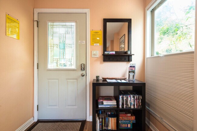 Building Photo - 1206 Hollow Creek Dr