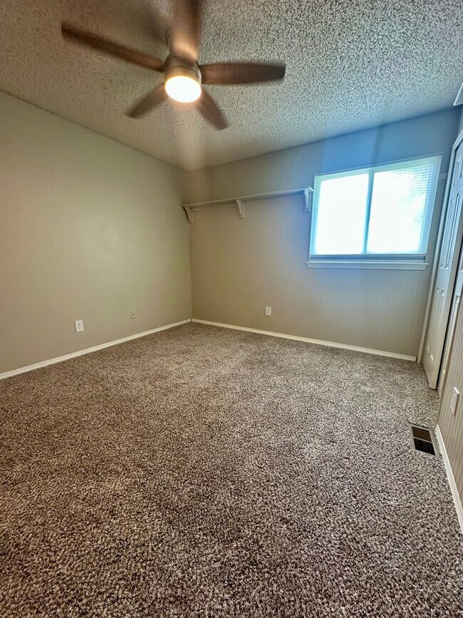 Building Photo - Beautifully Updated 5-Bedroom Home Near Ut...