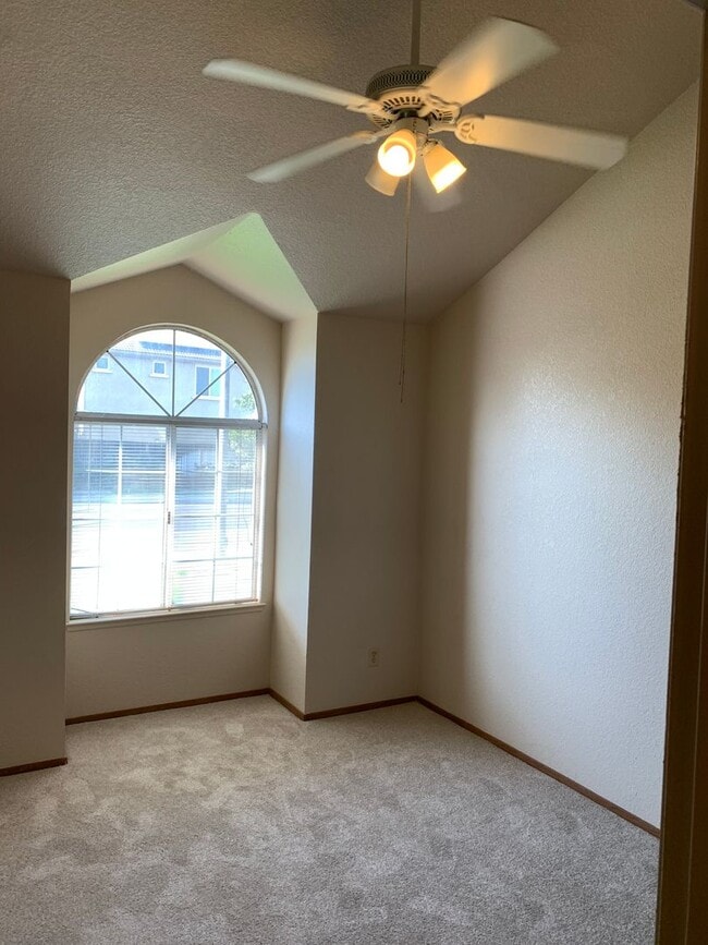 Building Photo - Beautiful Single Story Lathrop Home