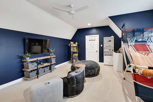 Building Photo - 1385 Belfair Dr