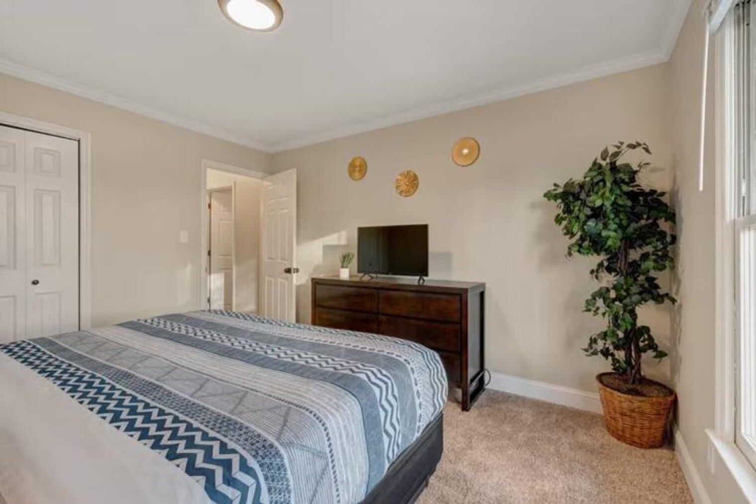 Building Photo - 2225 Summit St