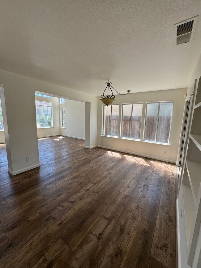 Building Photo - Ready to Move? Pet Friendly