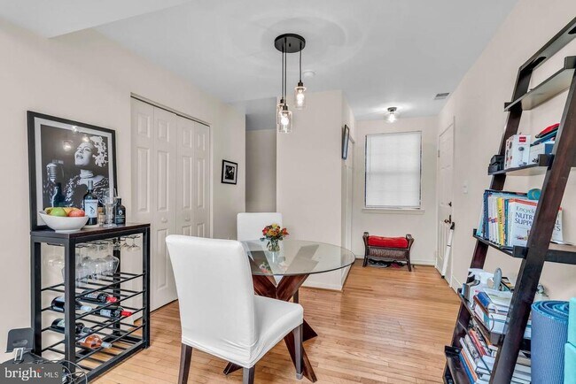 Building Photo - 3040 Pineview Ct NE
