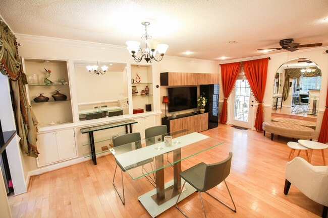 Building Photo - 2304 Hunters Woods Plaza