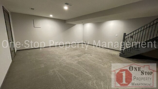 Building Photo - 3 Bedroom, 2.5 Bath Modern Townhome in Nor...