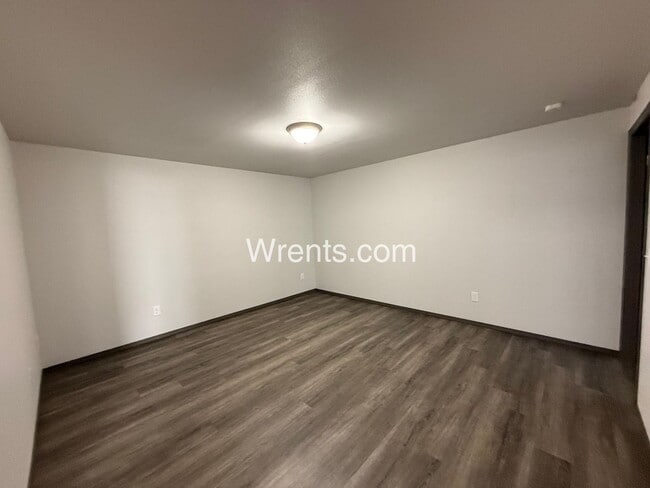 Building Photo - Valley 3 bed 1.5 bath