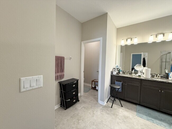 Building Photo - "Charming 3-Bed Oasis with 2 Full Baths in...