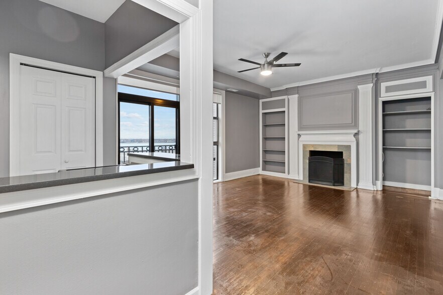 Primary Photo - 2900 E Jefferson Ave