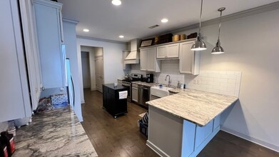 Building Photo - 847 Wellstone Dr