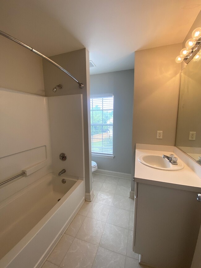 Building Photo - 4492 Great Oak Dr