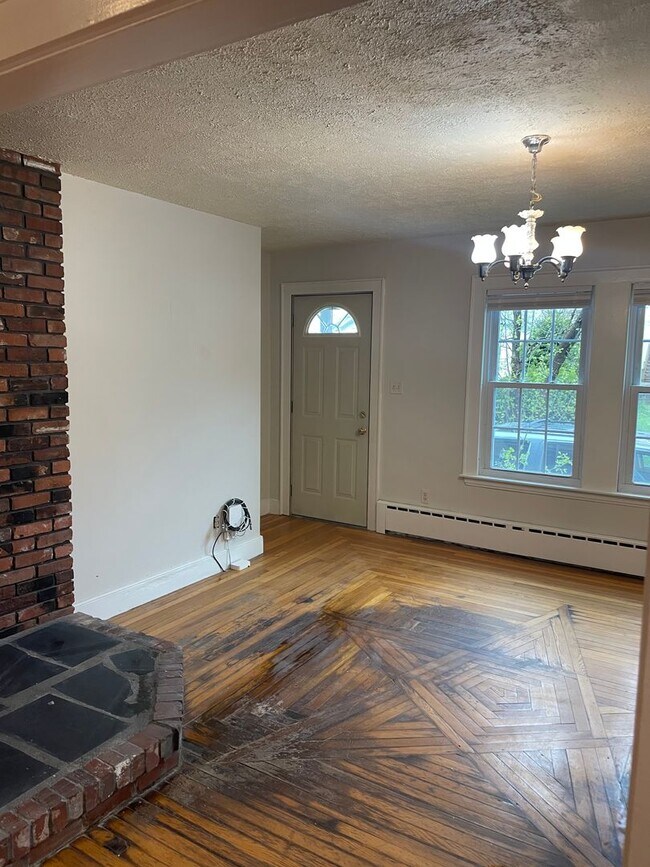 Building Photo - 12 Vine St