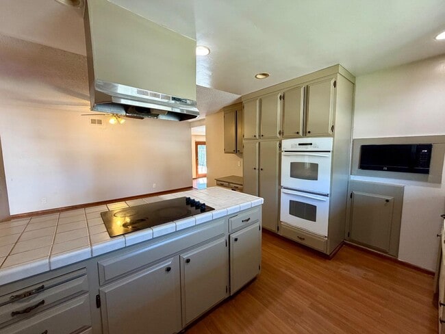 Building Photo - 478 Churchill Park Dr