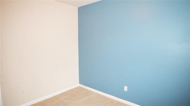 Building Photo - 813 Blue Hill Ln