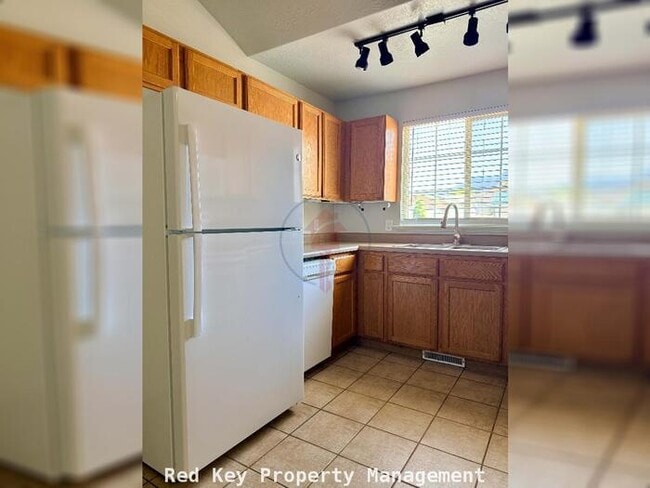 Building Photo - 900 W Single Family Home