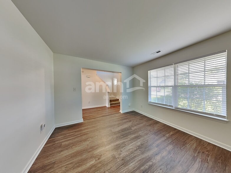 Building Photo - 1749 E Ridge Heights Dr