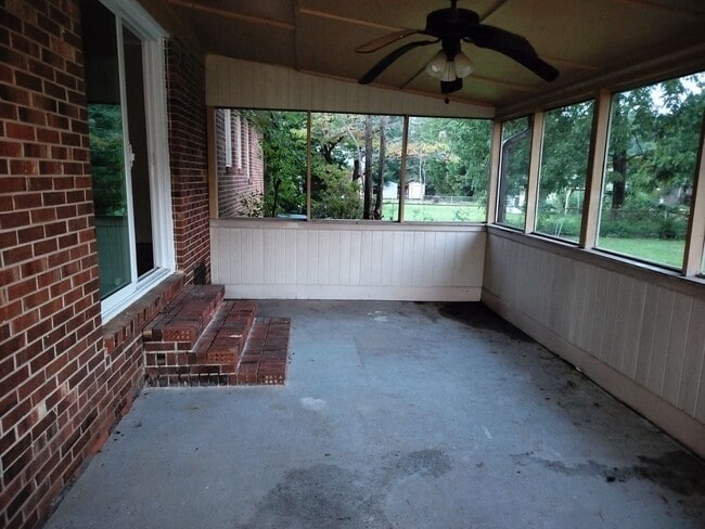 Building Photo - Modern Classic