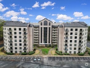 Building Photo - Lovely Two Bed Two Full Bath Condo in Fort...