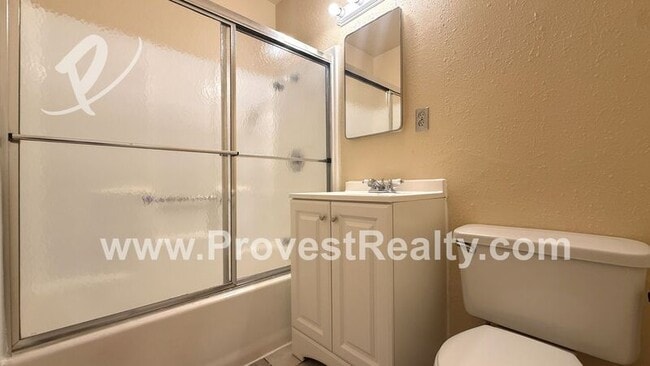 Building Photo - 15941 Vine St