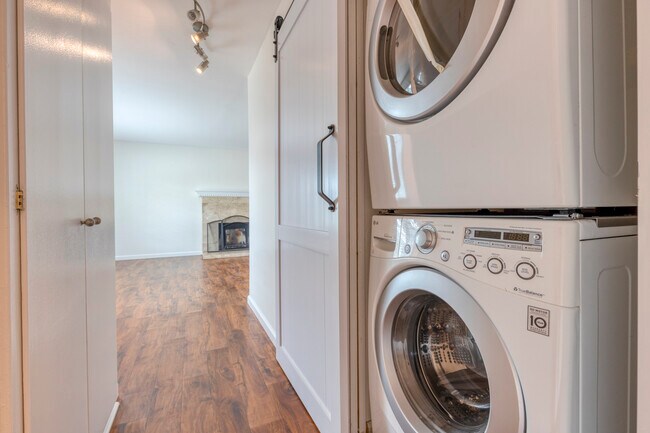 Laundry - 4338 Mount Elbrus Ct