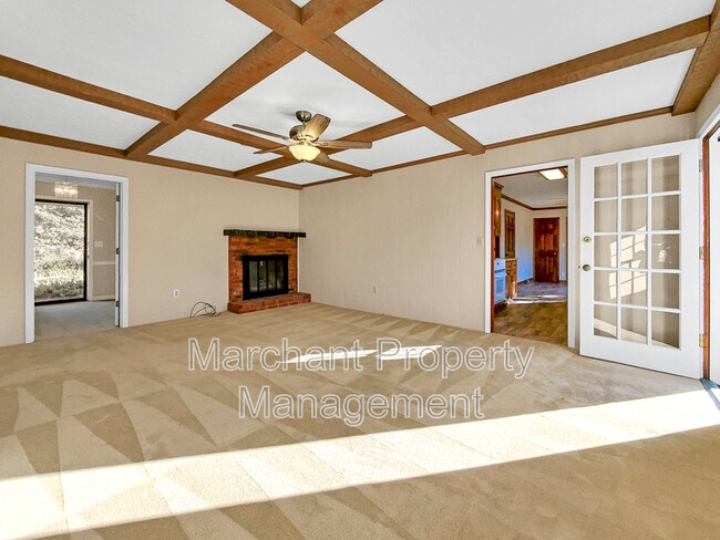 Building Photo - 100 Pine Wood Dr