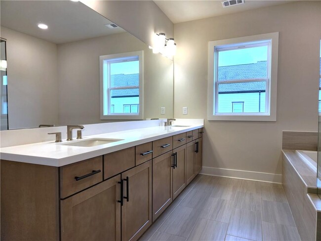 Building Photo - 1222 Waterfall Ct