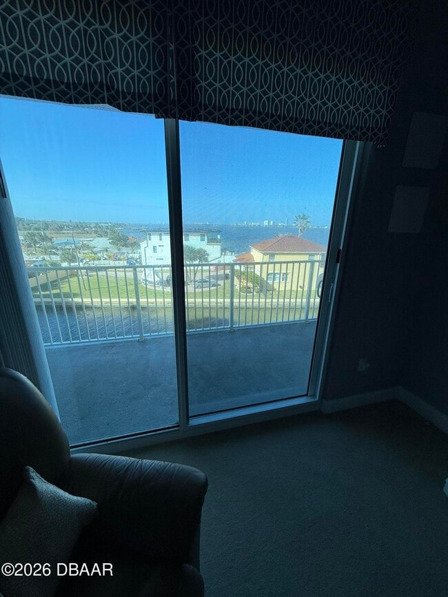 Building Photo - 2801 S Ridgewood Ave