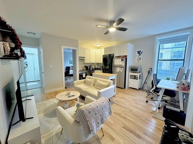 Building Photo - 369 7th Ave