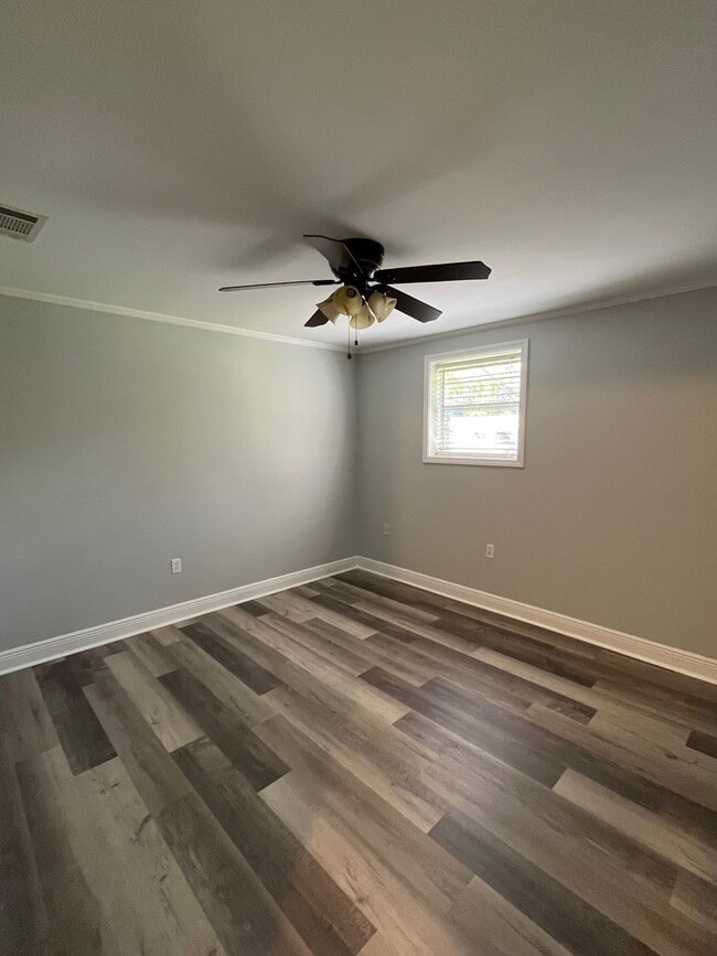 Building Photo - 932 Helios Ave