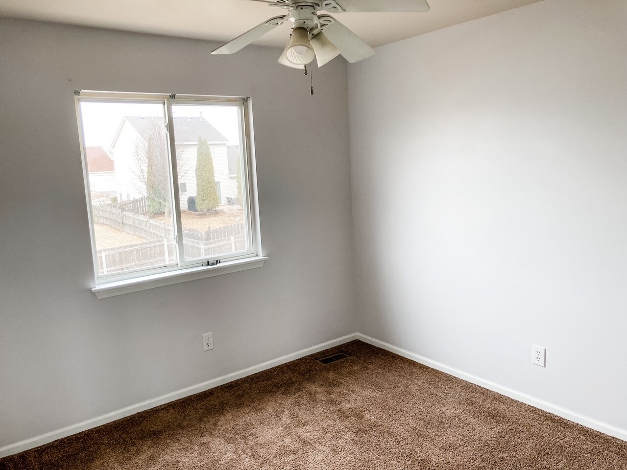 Third bedroom - 10018 70th St