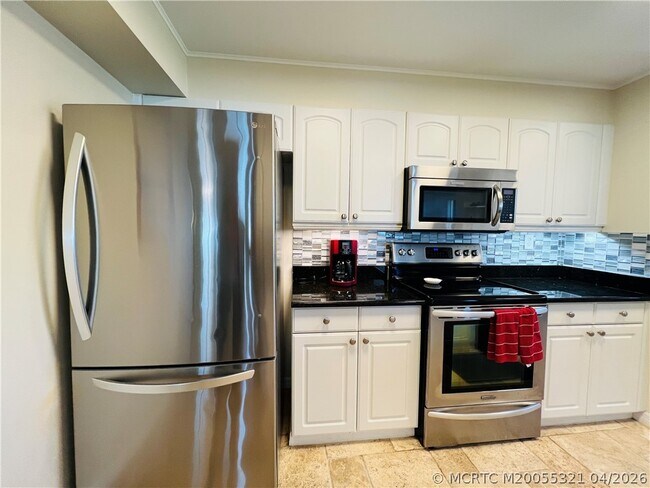 Building Photo - 10044 S Ocean Dr