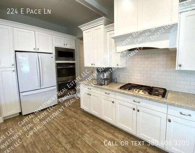 Building Photo - 224 E Pace Ln
