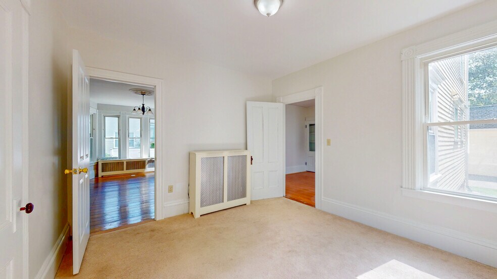 Building Photo - 10 Barrows St