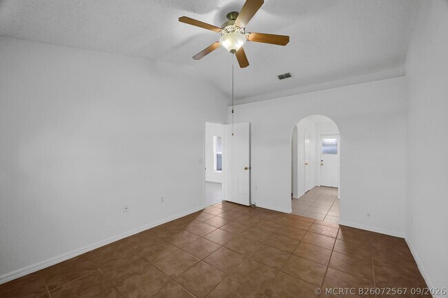 Building Photo - 1800 SW Glenco St