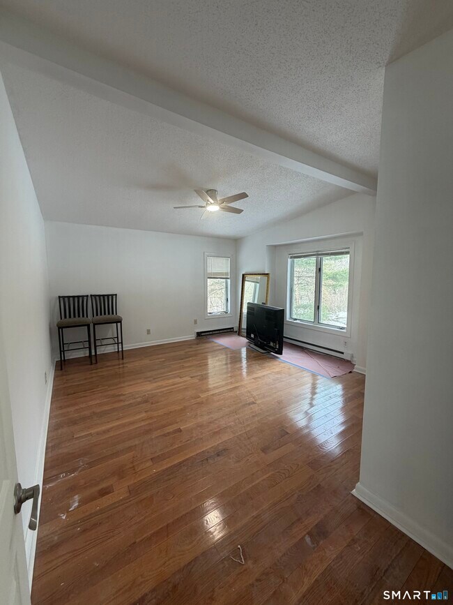 Building Photo - 410 Old Tolland Turnpike