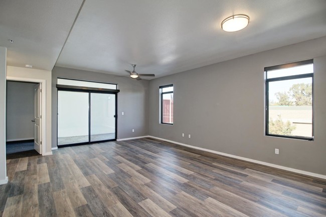 Building Photo - 6601 Folsom Blvd