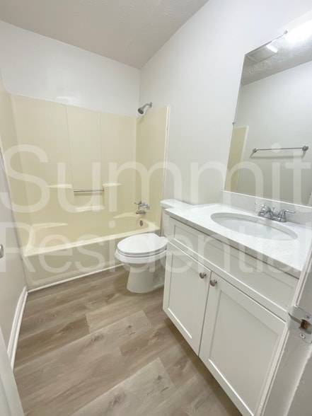 Building Photo - 5950 Stonewall Dr