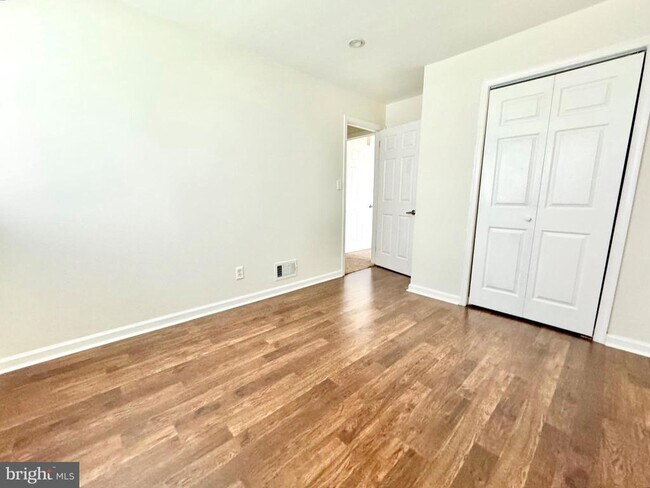Building Photo - 302 Mimosa Ave