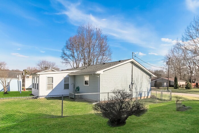 Building Photo - 2456 Bendel Dr