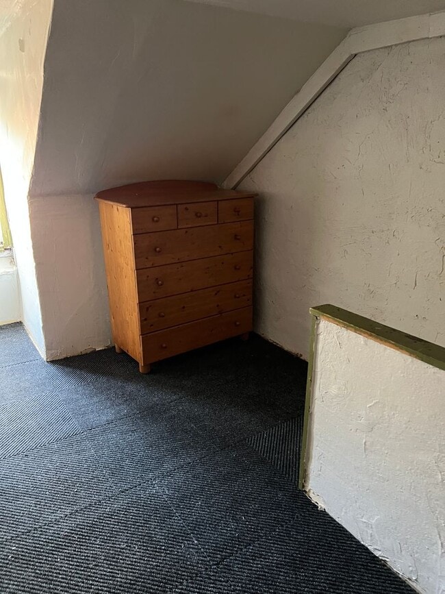 Building Photo - Large 4 bed 1.5 Bath Old City Lancaster Home