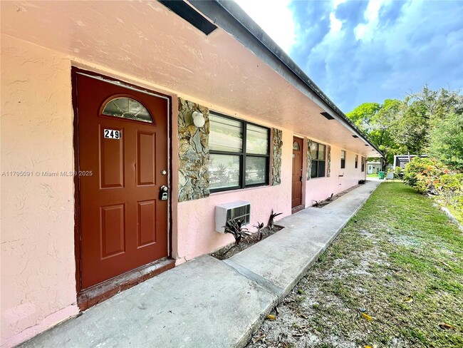 Primary Photo - 247 SW 7th St