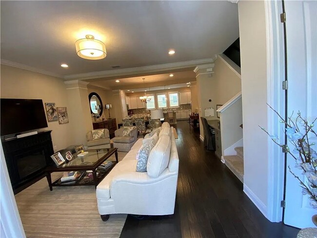 Building Photo - Large 3 Bed 3.5 Bath 2 Car Garage Townhous...