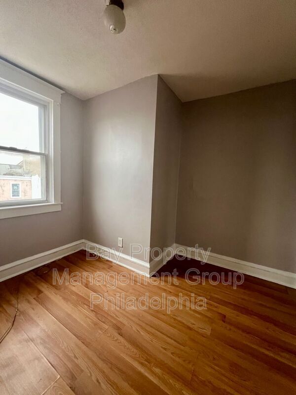 Building Photo - 239 Long Ln