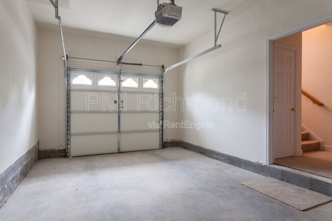 Building Photo - 6909 Stratford Townes Way