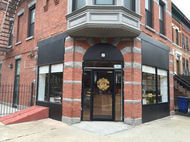 Building Photo - 693 Macdonough St