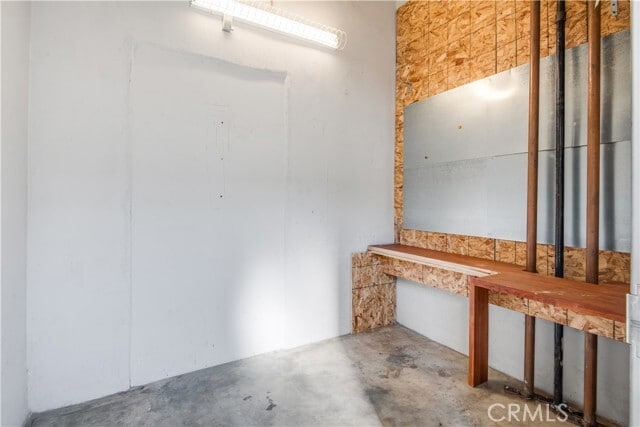 Building Photo - 207 E Broadway